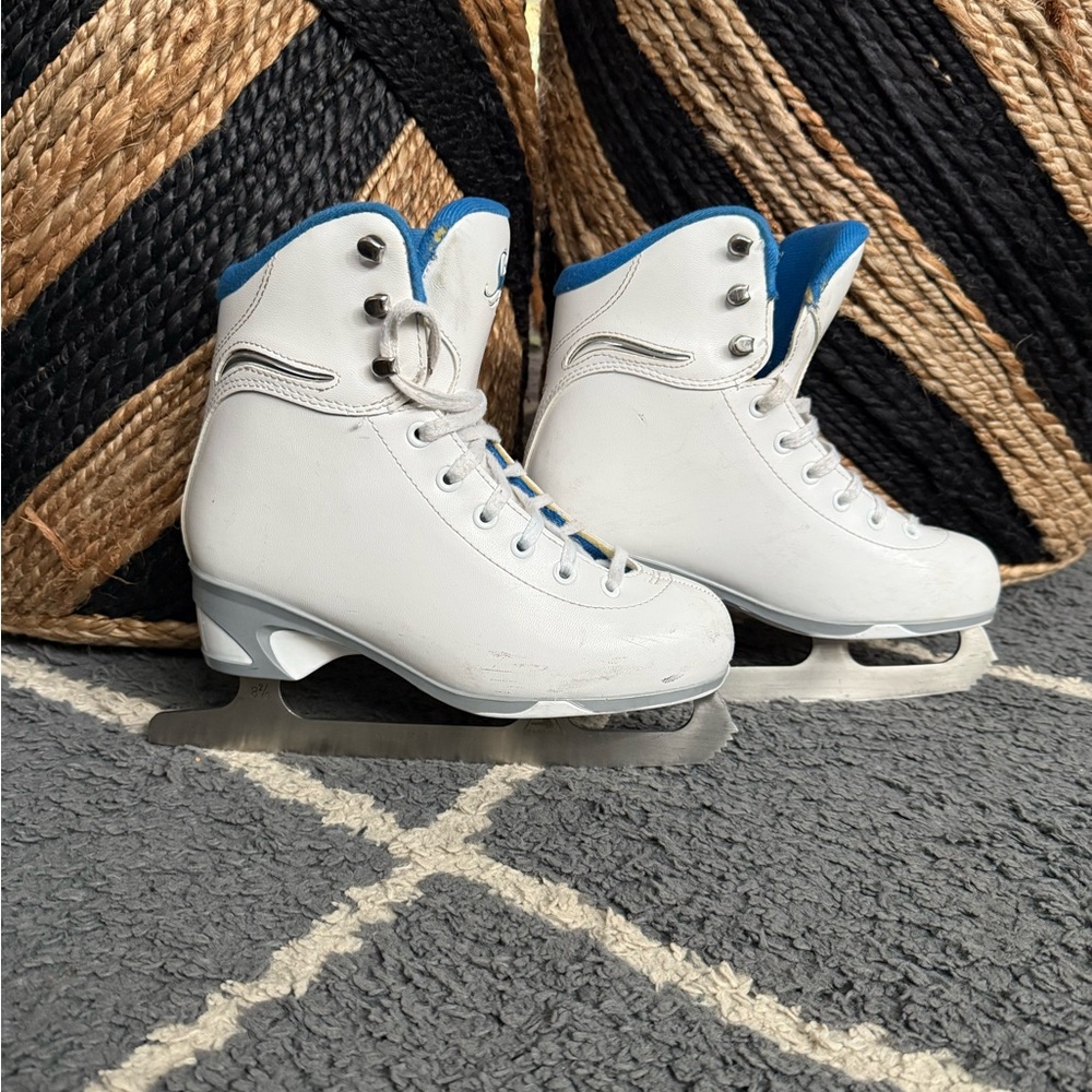 Kids Jackson SoftSkate White and Blue Ice Skates Size 4